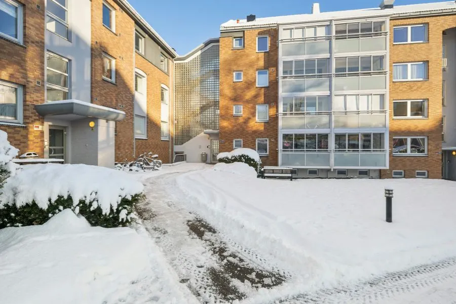 apartment complex shared walkway entrance
